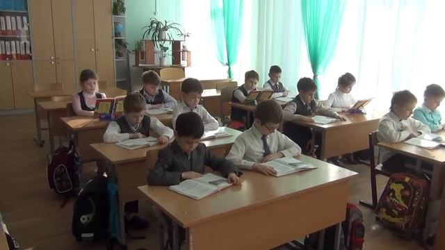Читает вслух 1 В класс, МБОУ СОШ №12 смотреть онлайн