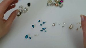 Видео обзор на стразы, кабошоны, стразы в цапах для декора елочных игрушек