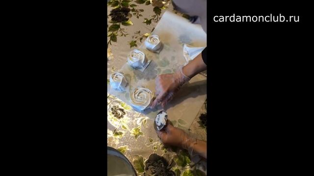Розы из зефира.
