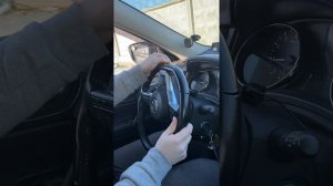 Разворот в ограниченном пространстве в три приёма.