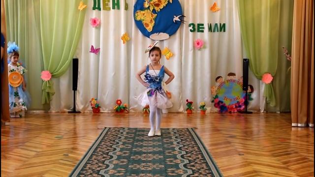 Мусорная мода - 2017. ДОУ №8 "Малыш" г.Шахтёрск смотреть онлайн