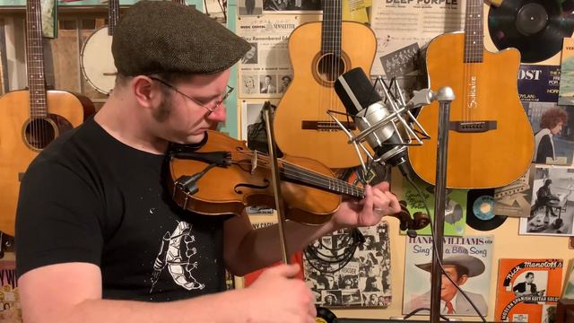 1920s German-made 4/4 violin (fretted and tuned GCEA low to high) смотреть онлайн