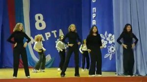 Танец-поздравление на 8 Марта!