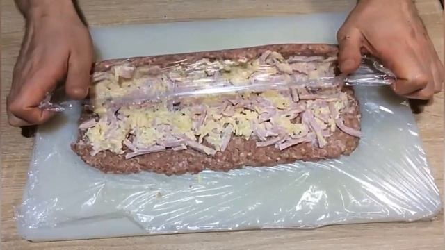 КАК ПРИГОТОВИТЬ МЯСНОЙ РУЛЕТ С ВЕТЧИНОЙ И СЫРОМ.\ГУШТЛИ РУЛЕТ ТАЕЙРЛАШ СИРИ. смотреть онлайн