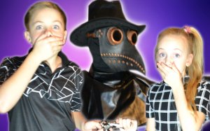 Милана и Илья встречают Чумного Доктора