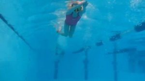 Тренировка по плаванию в ластах