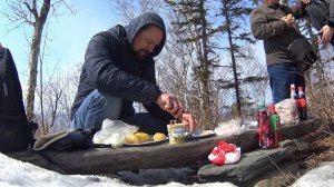 ? СЮРСТРЁММИНГ едят PУССКИЕ на САХАЛИНЕ surströmming - тухлая рыба