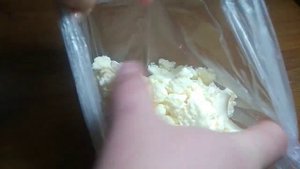 Сливочное масло из коровьего молока.