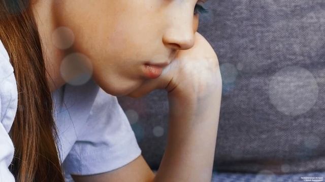 Богатый мужчина в кафе оставил девушке на чай всего один рубль, вскоре этот рубль изменил всю жизнь смотреть онлайн