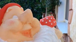 Реставрация садовой фигуры из гипса.restauração de uma figura de jardim de gesso.