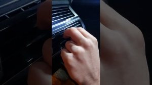 Установка флажка на дефлектор воздуха на БМВ X5 e70