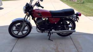 Yamaha 1977 RD400 D cold start