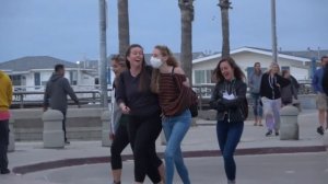 WET FART PRANK on the BEACH!! Daddy Parkour!