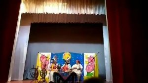 Сценка "Три девицы под окном ели поздно вечерком"
