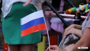 Юных макеевчан поздравили с Днём флага России