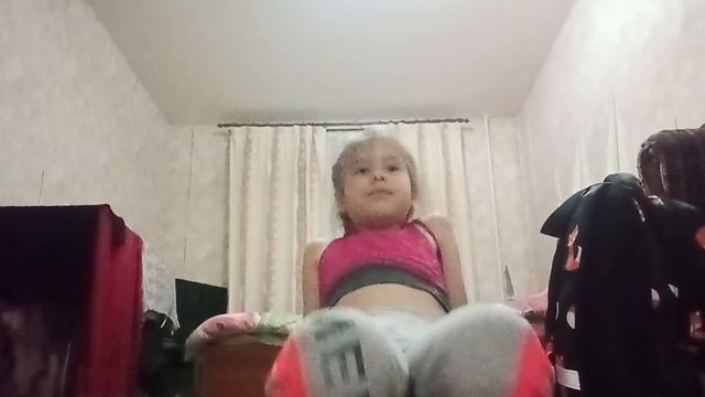 учу делать кувырок в перед