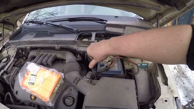 Замена воздушного фильтра Freelander 2 смотреть онлайн