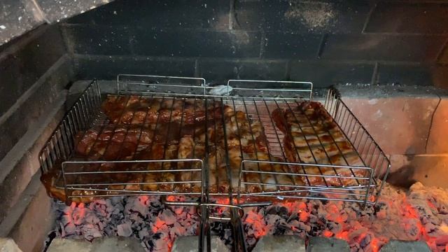 СВИНЫЕ РЕБРЫШКИ БАРБЕКЮ смотреть онлайн