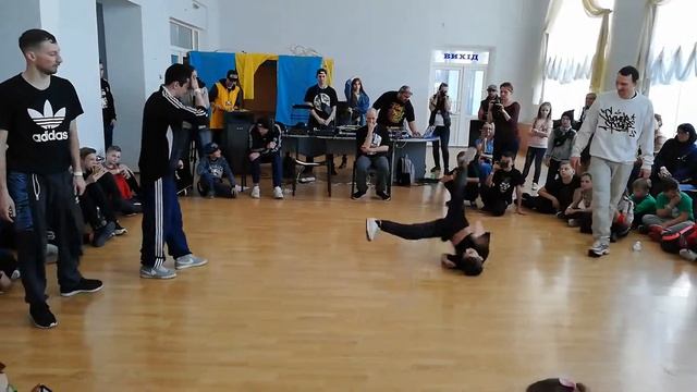 Брейк данс соревнования ДК ЦГОК 6.04.2019г. смотреть онлайн
