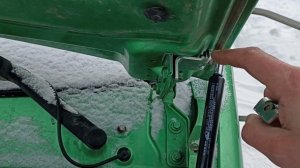 Устанавливаю газовые упоры на капот в газель Некст. Грузоперевозки по России на газели.