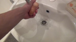 Как помыть яйца за 4 секунды