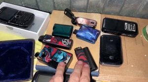 Дима залутник продаёт на барахолке находки из памойки