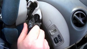 Toyota Platz  NCP12  1NZ-FE  2001 года, ремонт, сломался подрулевой переключатель. Тойота Платц