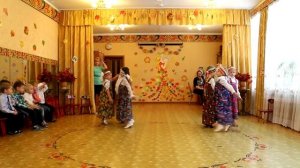 Осенний праздник ( танец девочек)