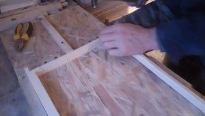 Сборка рамок пневмостеплером. Натяжка проволоки