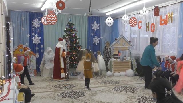 Новогодний праздник в подготовительной группе