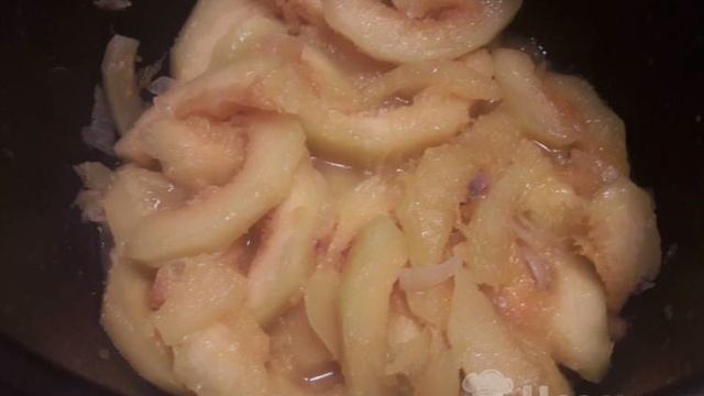 Кабачки тушеные с яйцами и луком