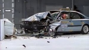 2000 Volvo S80 moderate overlap IIHS crash test