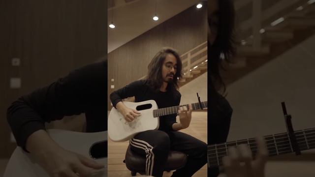 MATEUS ASATO play Lava Guitar