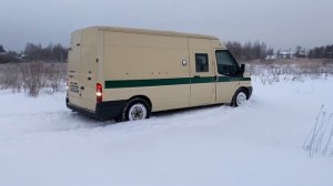 Форд транзит Полный привод 4х4 AWD 6 MT в снегу Ford Transit Four-wheel drive in the snow.