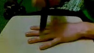 Нож и пальцы от Звезды Евгения Белого))