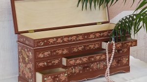 Шкатулка для украшений.