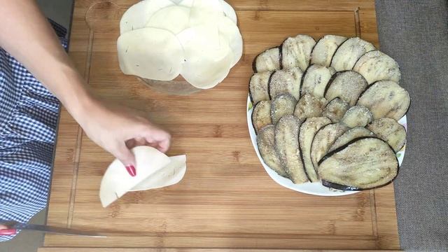 Рулетики из баклажанов с беконом и сыром.???