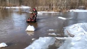 Гусеничная приставка к мотоблоку по воде.