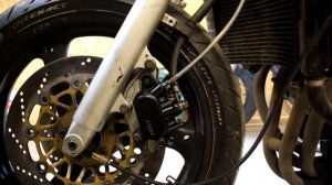 Как вычистить суппорта мотоцикла и поменять тормозную жидкость