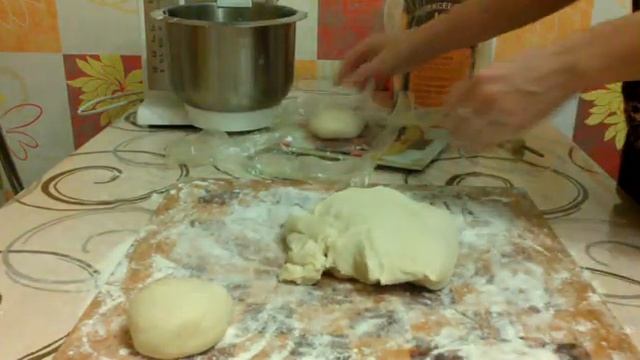 Пирожки необычные со слоеной начинкой из картошки, пассеровки из моркови, курицей и помидорой смотреть онлайн