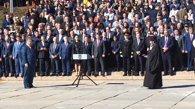 Как Порошенко в Херсоне курсантам гюйсы повязывал и селфи делал смотреть онлайн