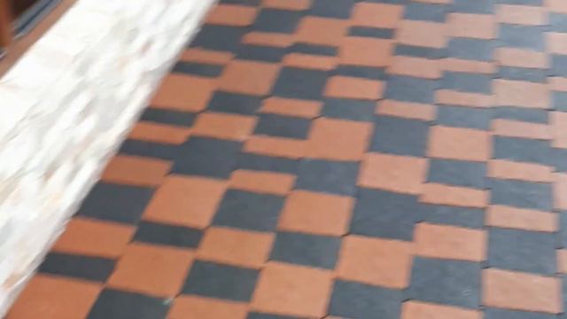 Цей дизайн бруківки один з кращих дизайнів для двору. Укладання бруківки. Івано-Франківськ.