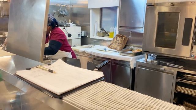 Food On A Maersk Cargo Ship | Life At Sea смотреть онлайн