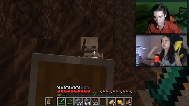 ВЫЖИВАЮ В МАЙНКРАФТЕ С МИЛОЙ ДЕВУШКОЙ смотреть онлайн