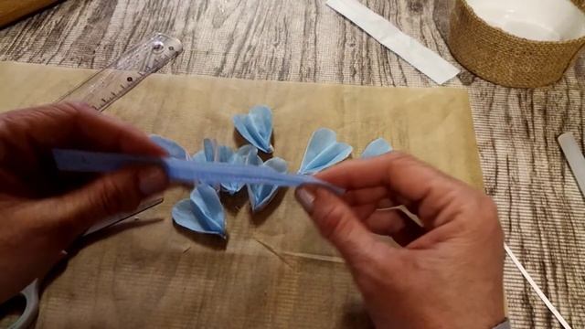 ПОДАРОК НА ВОСЬМОЕ МАРТА, ЦВЕТЫ ИЗ ОДНОРАЗОВЫЙ МАСКИ .