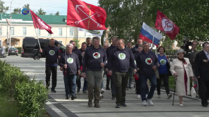 Участники автопробега «Дорогами Победы» возложили цветы к Вечному огню в Петрозаводске