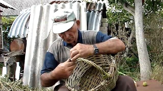 лозоплетение, плетение ручки корзины.