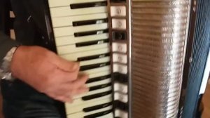 Accordion Hohner Organola 140 Bass Akkordeon Fisarmonica Italian Reeds + Case (1)