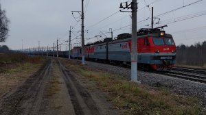Электровоз ВЛ10К-1713/1508 с грузовым поездом.