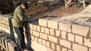 Кладка керамзитоблоков.